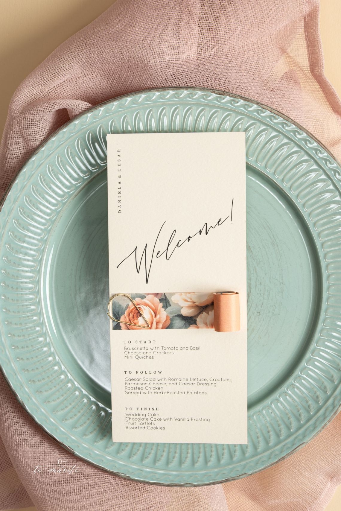 Rose Whisper, Meniu cu design floral